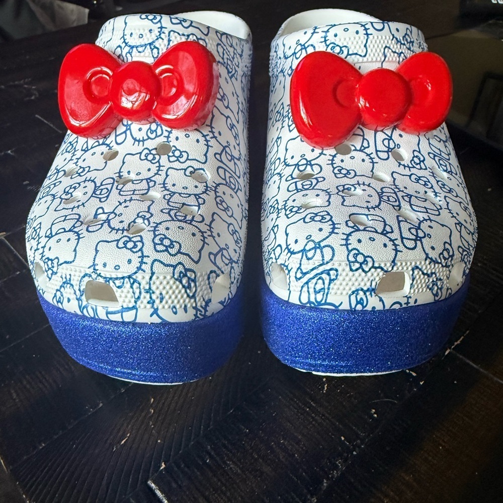 Nwot Crocs Hello Kitty Siren Clogs Blue Size 9 Hello Kitty's 50th Anniversary - Picture 7 of 16